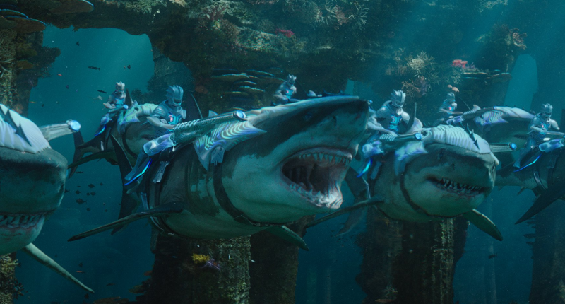 Aquaman: Režisér vysvětlil, proč dal králi Atlantidy přednost před Flashem 20181216200922000000_2_4767.png