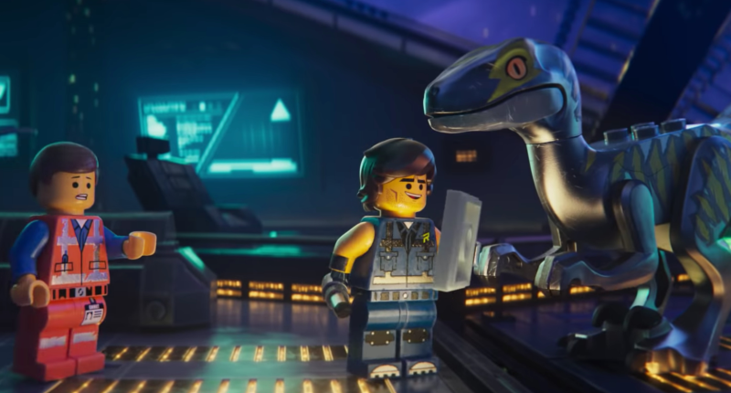 LEGO příběh 2 vzdal drobným detailem hold zesnulému Stanovi Leemu 20190123110237000000_2_4956.png