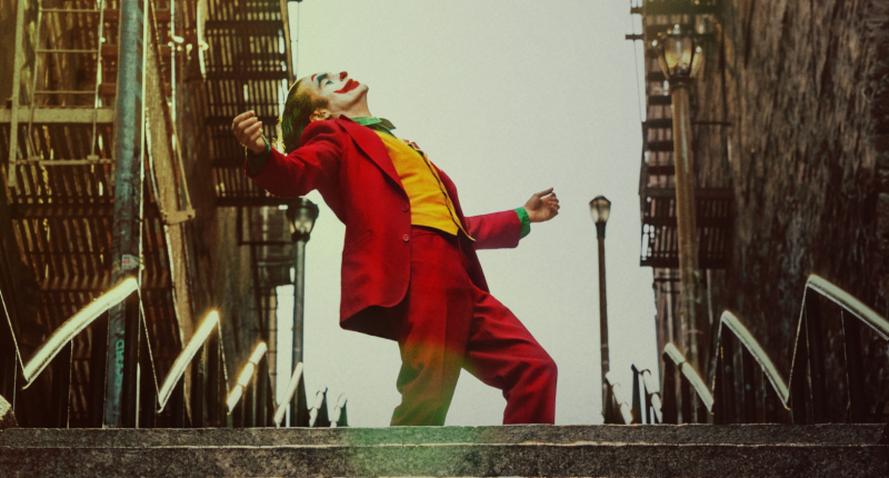 Joker: V kinech se mu stále skvěle daří, režisér odhalil, proč tak často tancuje 20191014141422000000_2_7017.png