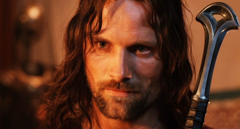 Pán prstenů po dvaceti letech: Tvůrci slavné trilogie se o víkendu potkali v obřím videohovoru 20200601133431000000_2_10044.png