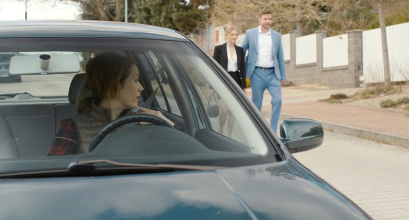 Petra kouká z auta na Matyáše / Jedna rodina / Foto: TV Nova