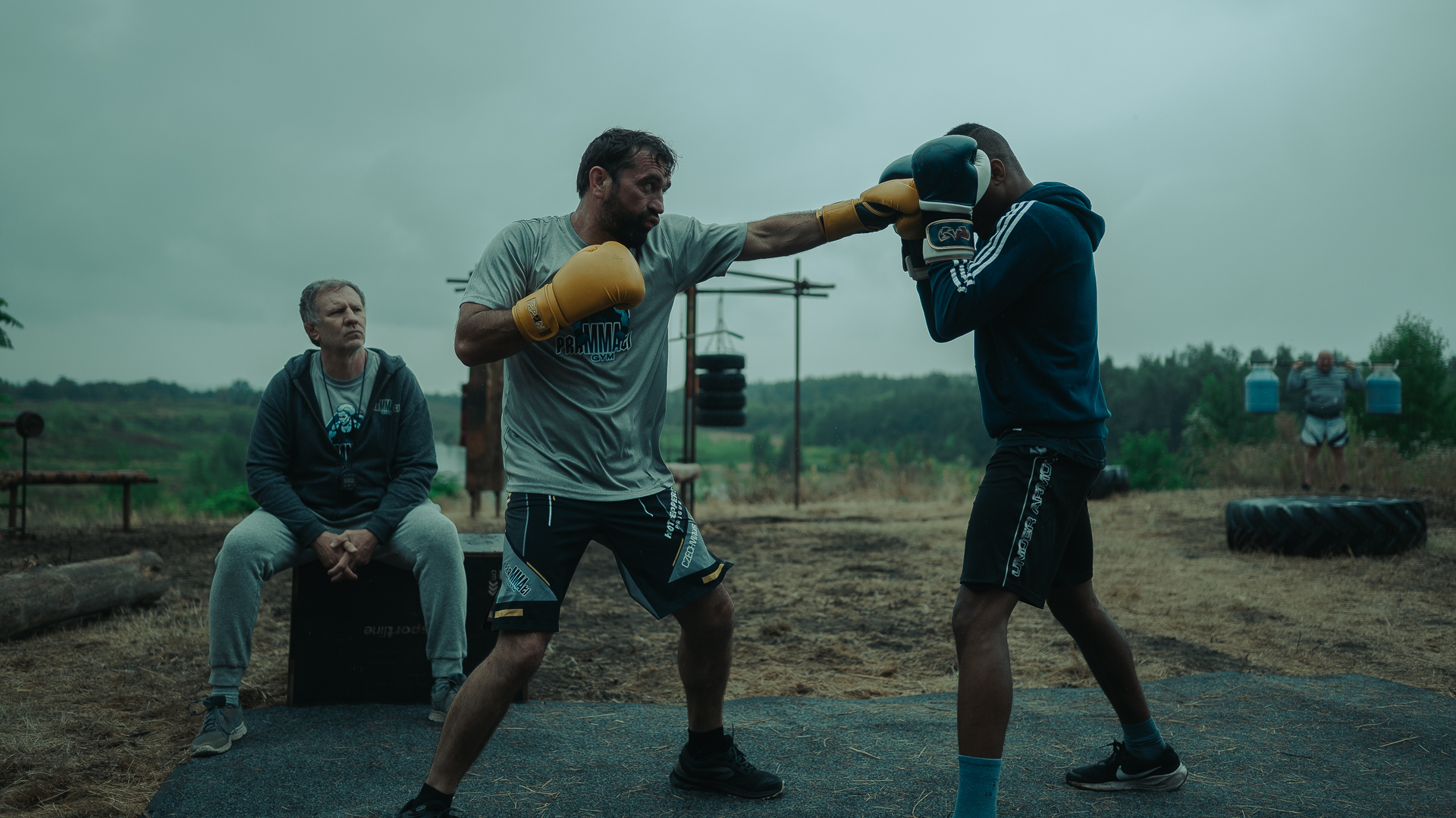 Bojovník, česko-slovenské MMA drama s filmovým debutem zpěváka Calina • Filmožrouti.cz