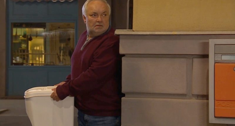 Lumíra zamrazí při nečekaném setkání s Pokladníkem Lumír / Seriál Ulice / Foto: TV Nova