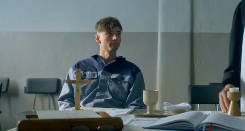 Farářka se snaží zjistit v seriálu Bratři a sestry pravdu, ale nový vězeň zarytě mlčí Bratři a sestry / Foto: TV Nova