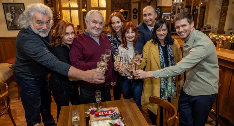 Seriál Ulice slaví neuvěřitelných 5000 odvysílaných dílů. Fenomén, který stále roste Ulice / Foto: TV Nova