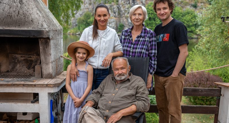 Pešek z Ulice chystá rozlučkový výlet před stěhováním na Harasov Ulice / Foto: TV Nova