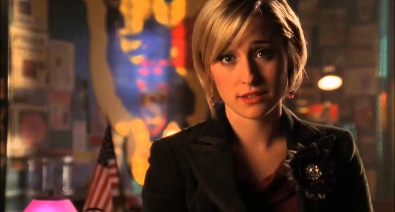 Herečka Allison Mack ze Smallville po propuštění z vězení otevřeně promluvila o své minulosti v sektě Allison Mack v seriálu Smallville / Foto: Warner Bros. Television