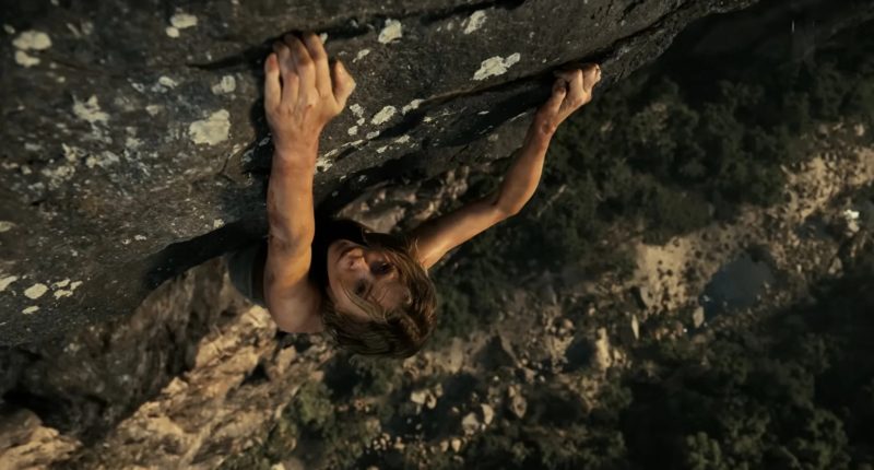 Netflix odhalil thriller Apex s Taronem Egertonem a Charlize Theron v nemilosrdném boji o přežití Apex / Foto: Netflix