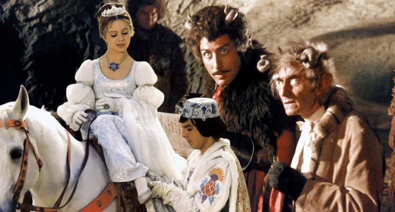 Nejlepších pět českých vánočních pohádek, které si musíte pustit Koláž Popelka a S čerty nejsou žerty / Foto: Filmove studio Barrandov , Jaromír Komárek