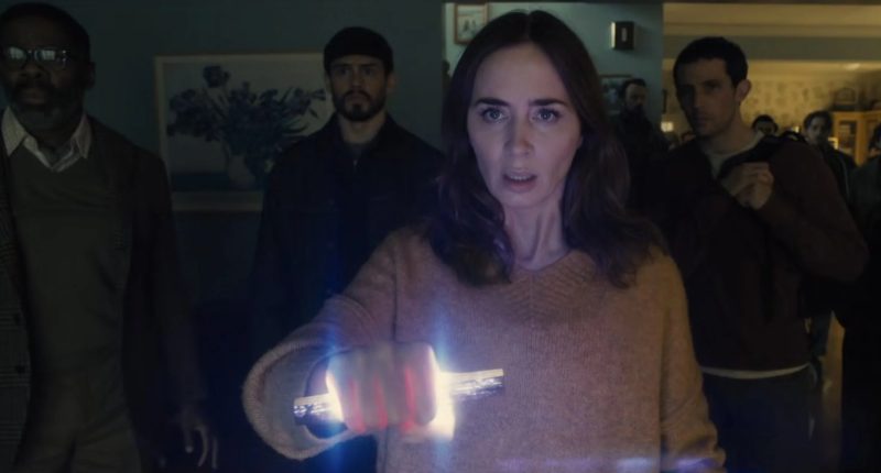 Sci-fi Den odhalení s Emily Blunt od Stevena Spielberga slibuje napětí a vesmírnou nejistotu Den odhalení / Foto: Universal Pictures