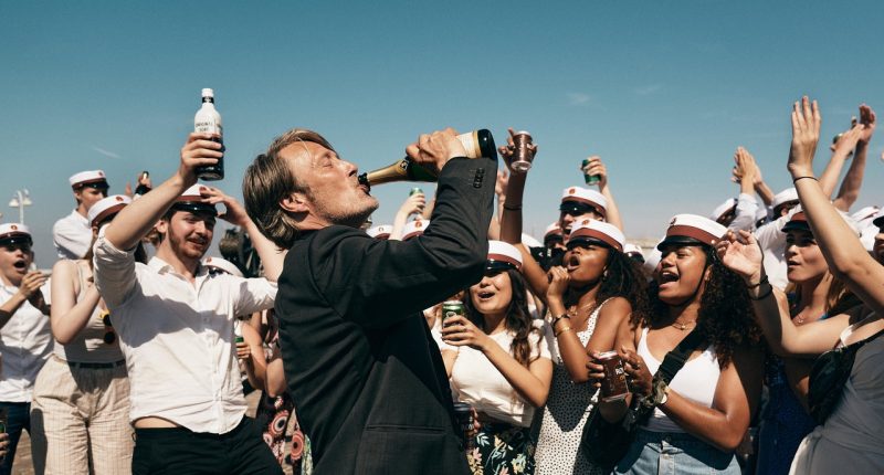 Nejznámější abstinenti mezi světovými herci a důvody proč se vzdali alkoholu Film Chlast / Foto: Nordisk Film A/S