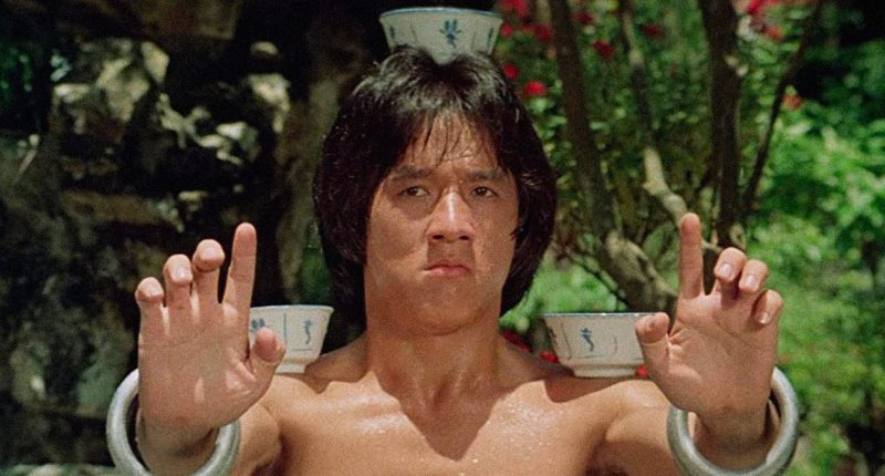 Film Legenda o opilém Mistrovi zásadně změnil kariéru Jackieho Chana a zrodil akční komedii Legenda o opilém mistrovi / Foto: Orange Sky Golden Harvest