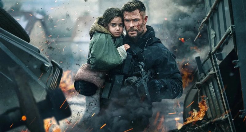 První pohled na Omara Syho v akční sérii Mercenary ze světa Vyproštění Vyproštění / Foto: Netflix