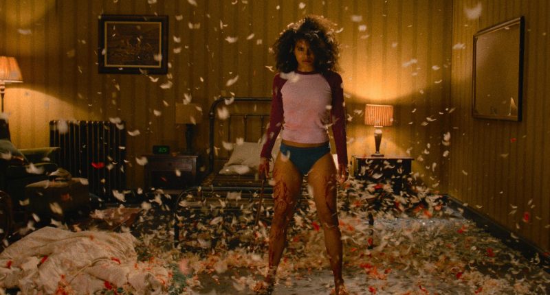 Zazie Beetz a Tom Felton rozpoutají vražedný chaos v hororu Najdou si tě Najdou si tě / Foto: Warner Bros.