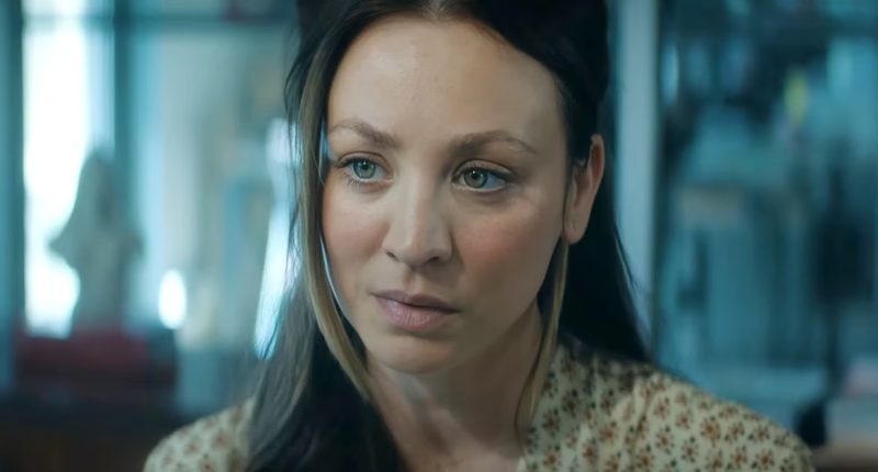 Kaley Cuoco z Teorie velkého třesku hledá zmizelého přítele. Nový thriller dorazí na stream už za pár dní Vanished / Zdroj: Amazon MGM