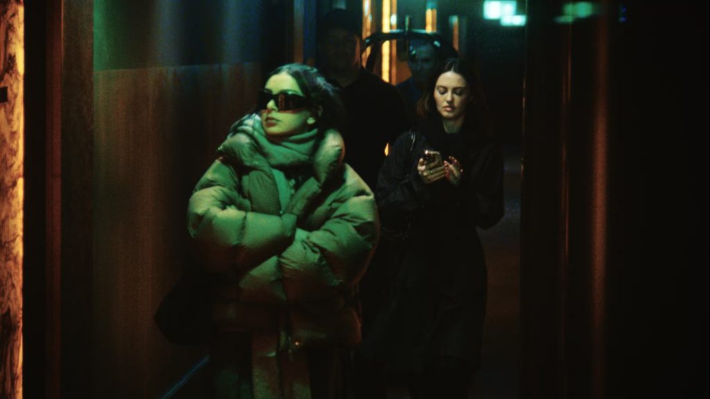 The Moment s Charli XCX / Foto: A24
