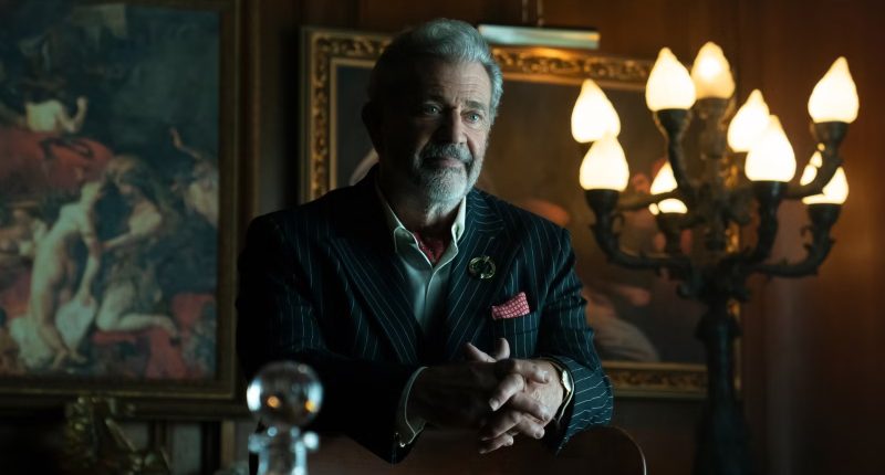 Zapomenutý prequel ze světa Johna Wicka s Melem Gibsonem si zaslouží druhou šanci i větší uznání Hotel Continental / Foto: Peacock
