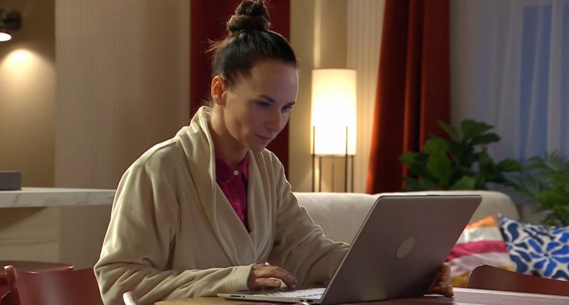 Adriana z Ulice čelí skandálu z minulosti a tajemné zprávy ji dostávají pod tlak Ulice / Foto: TV Nova