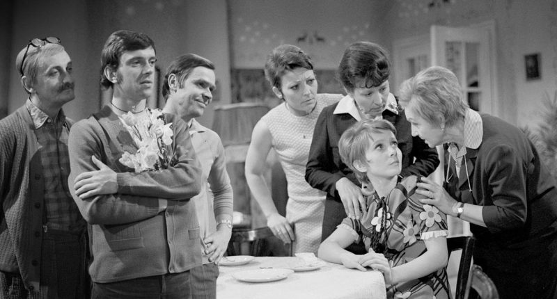 První československý sitcom, který ale komunistický režim odsoudil ke konci Taková normální rodinka / Foto: Česká televize